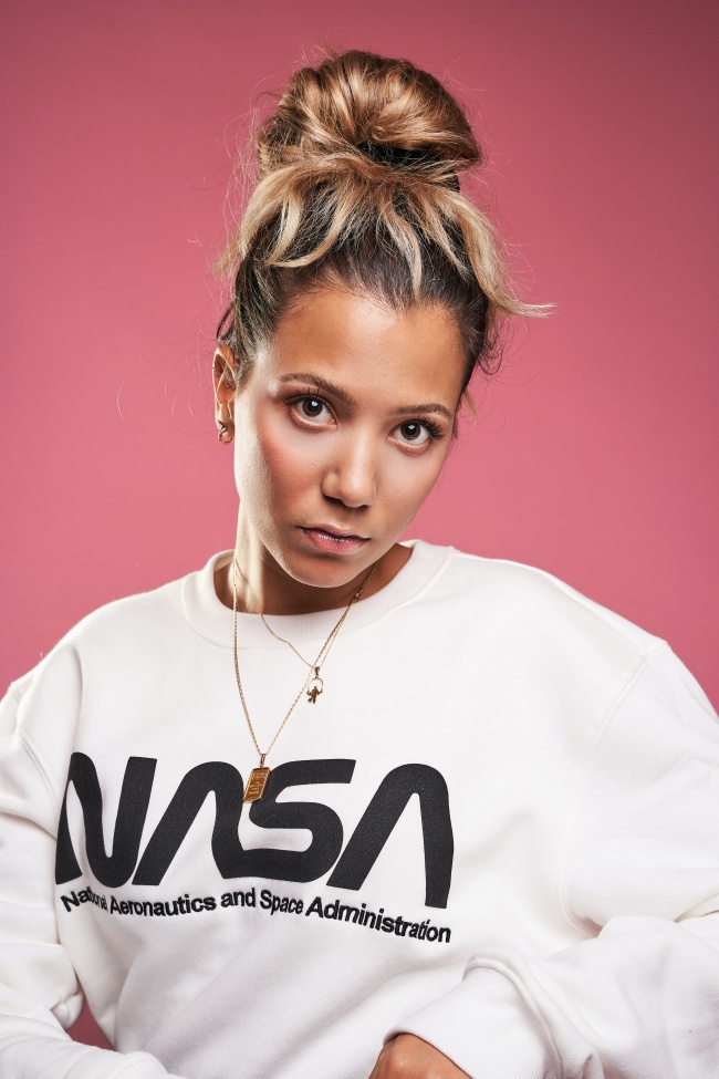 美女高丸子头发型图片