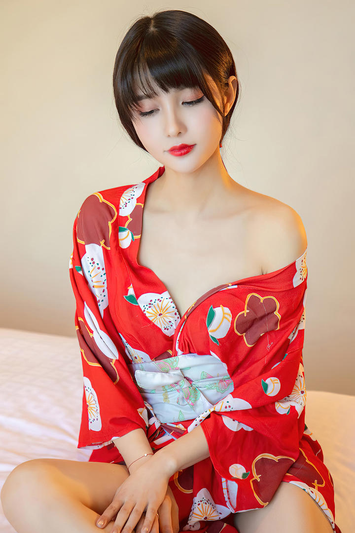 日本和服美女白嫩香肩诱惑照片