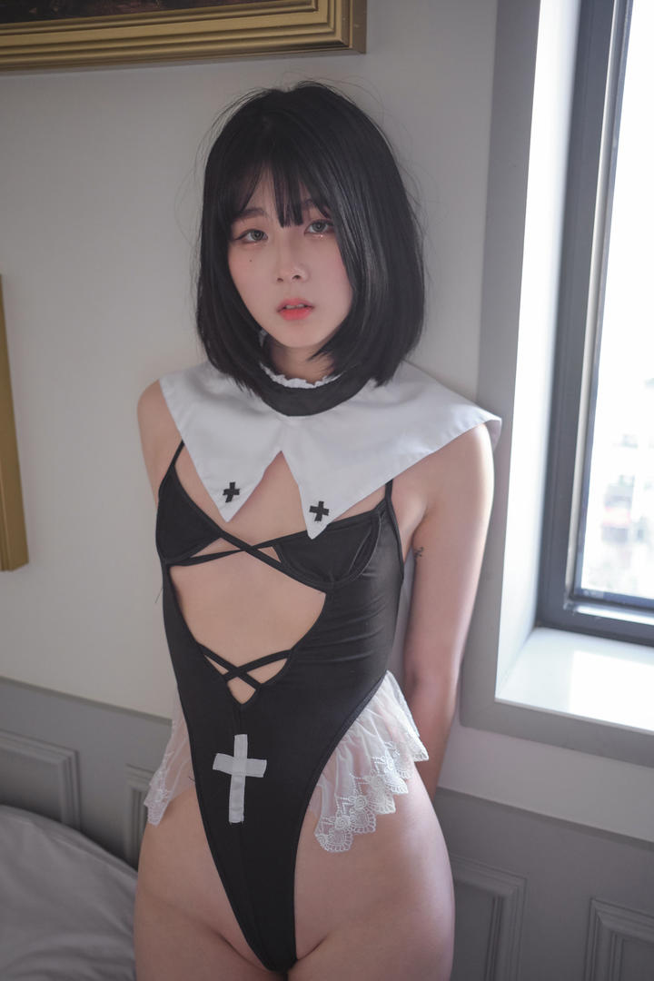 韩国性感短发美女护士69久久久久精品9999图片