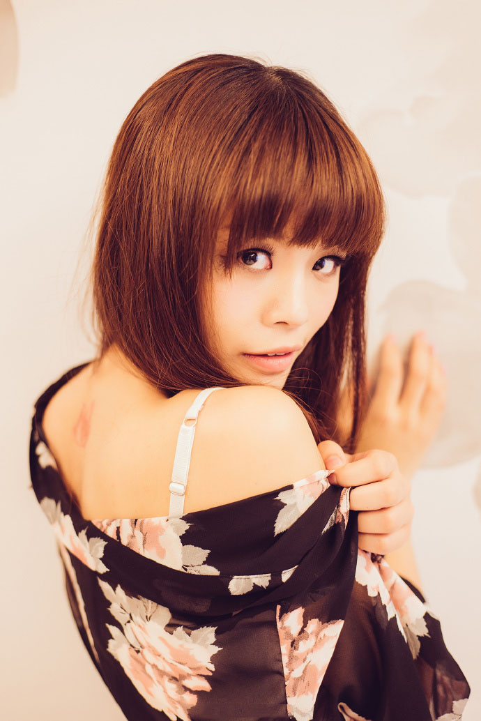 纹身少女的美妙诱惑