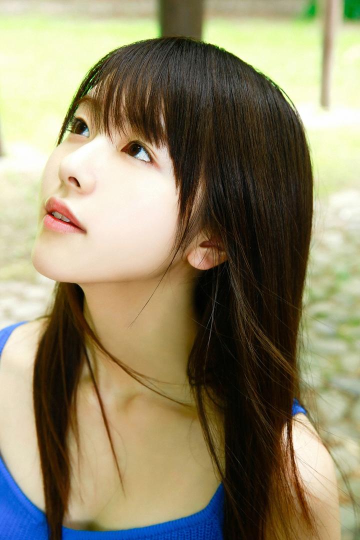 天真单纯的日本甜美少女侧脸图片