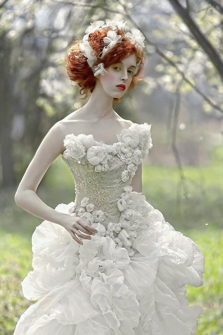 穿着白色婚纱的欧美气质艺术人像摄影图片