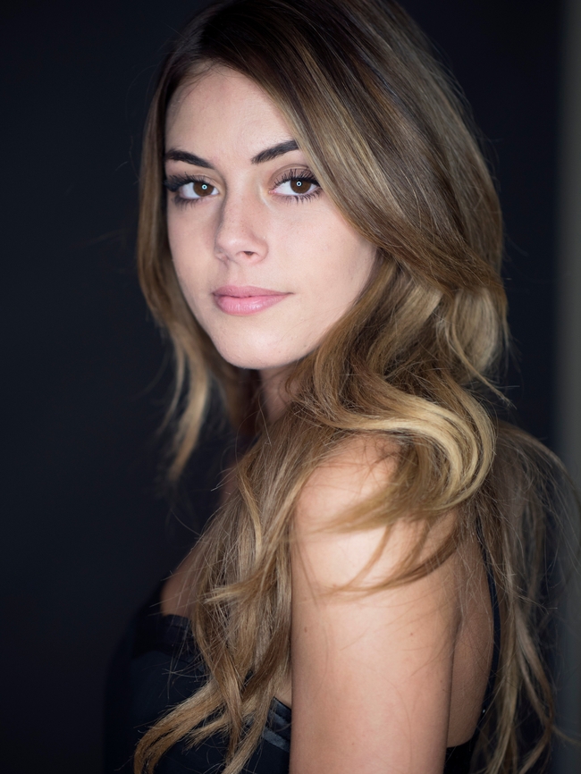 欧美轻熟少女风格卷发发型图片