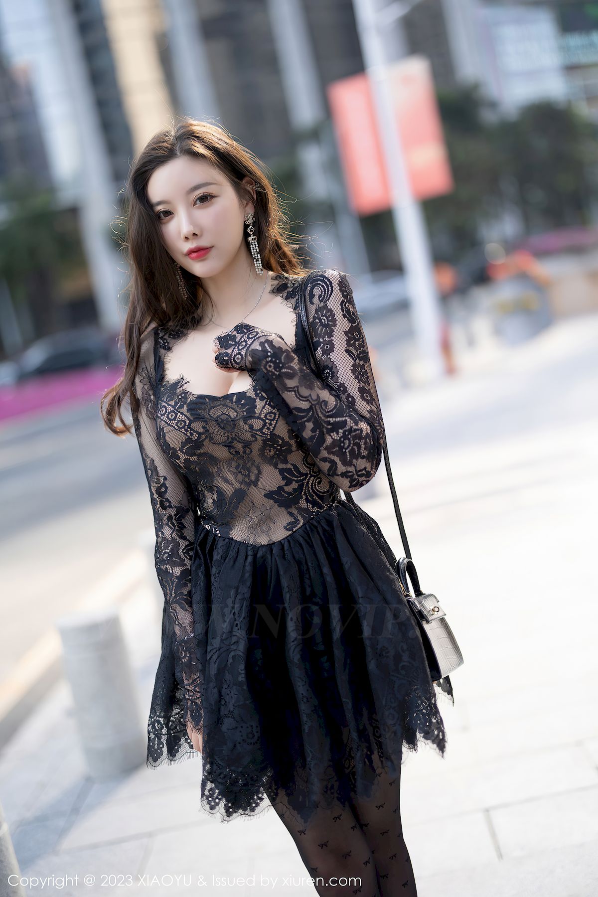 语画界性感女神杨晨晨Yome黑丝蕾丝连衣短裙丰腴身材写真