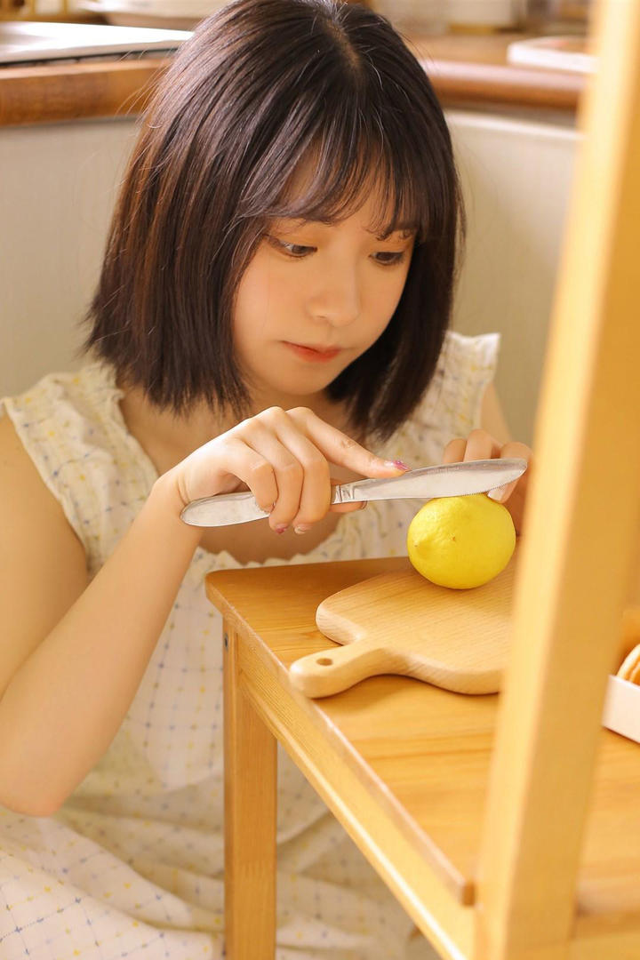 切柠檬的清纯气质美女写真