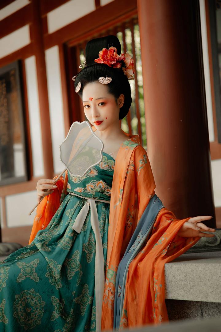 唐朝古装美女艺术人像摄影图片