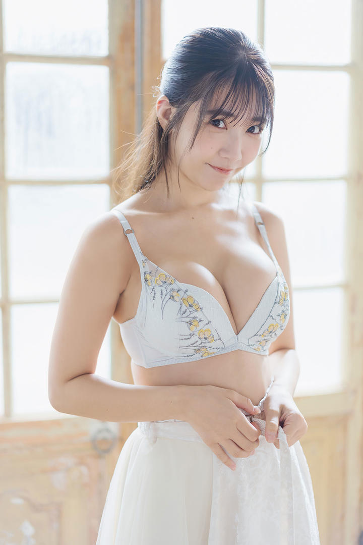亚洲爆乳美女专区