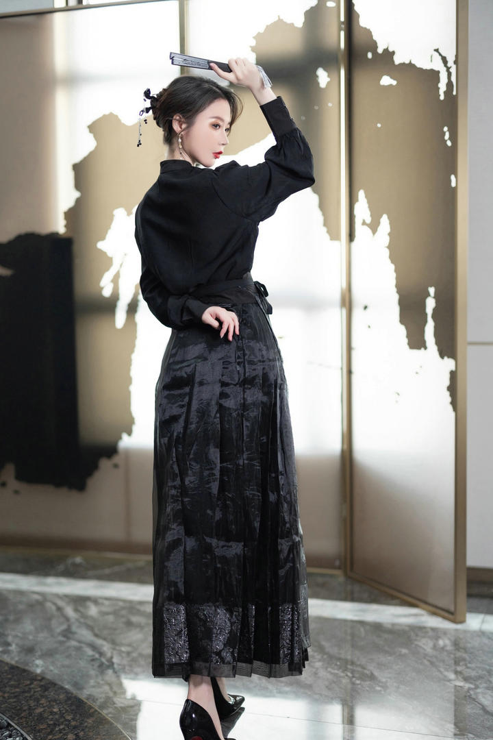 飞鱼服古装美女模特梦心玥个人艺术写真套图