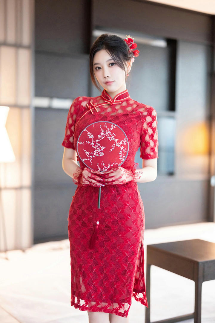 中国风喜庆红色旗袍美女模特杨晨晨高清图片