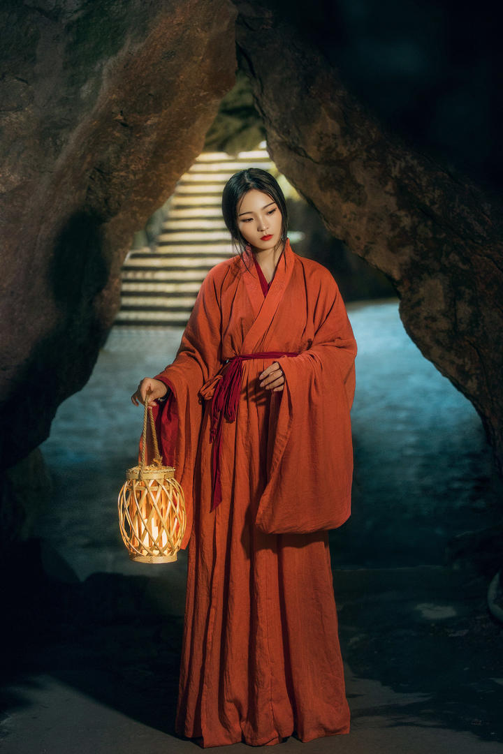 提着灯笼的唯美古装汉服美女意境女生壁纸图片