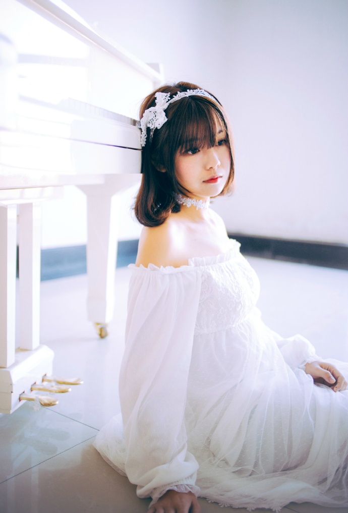 钢琴姐妹花的私房纯美写真