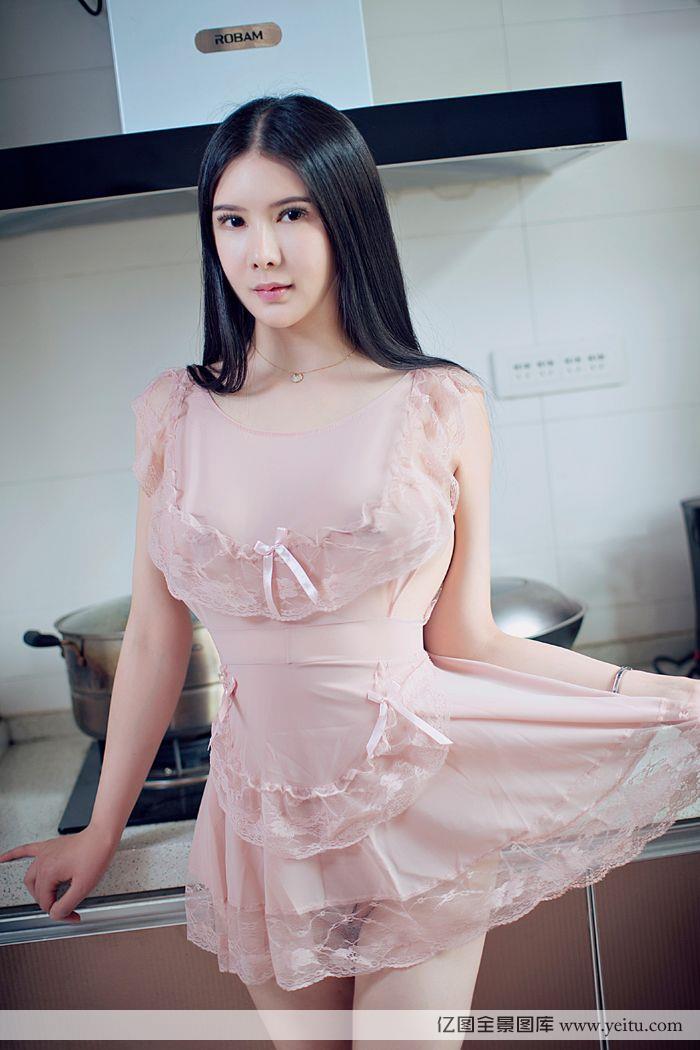 推女郎美女模特李丽莎厨房秀巨乳