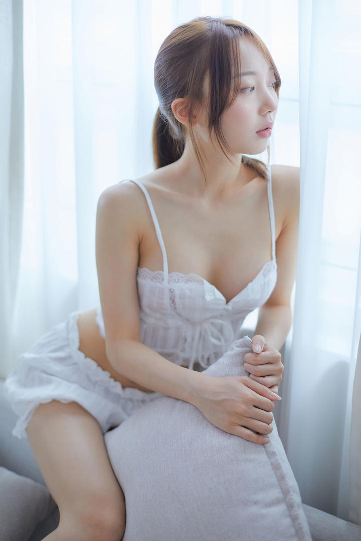 白嫩甜美女生私密写真图片