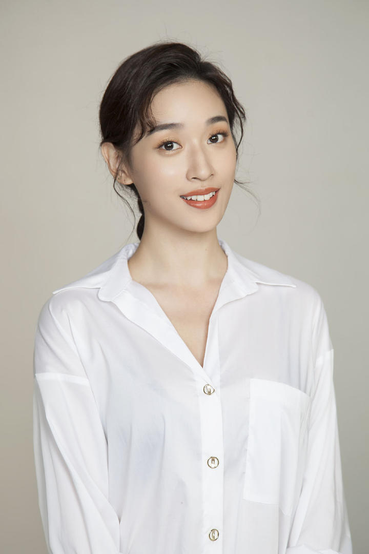 高清国内女星张馨比性感写真图片