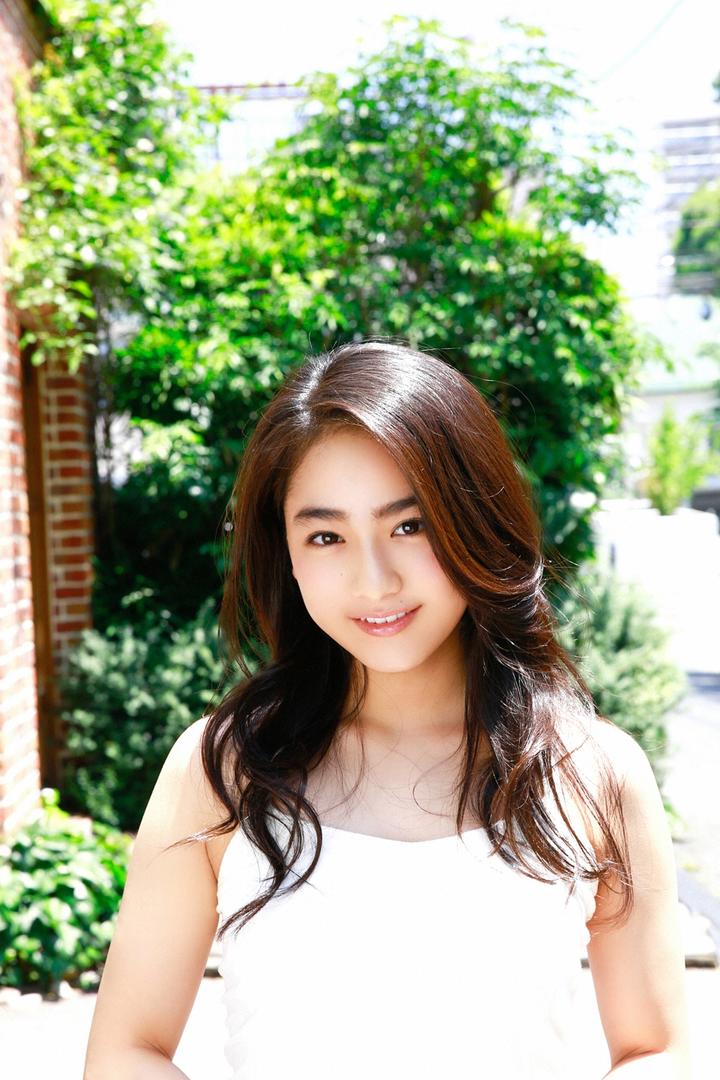 日本年轻漂亮的女孩街拍图片大全