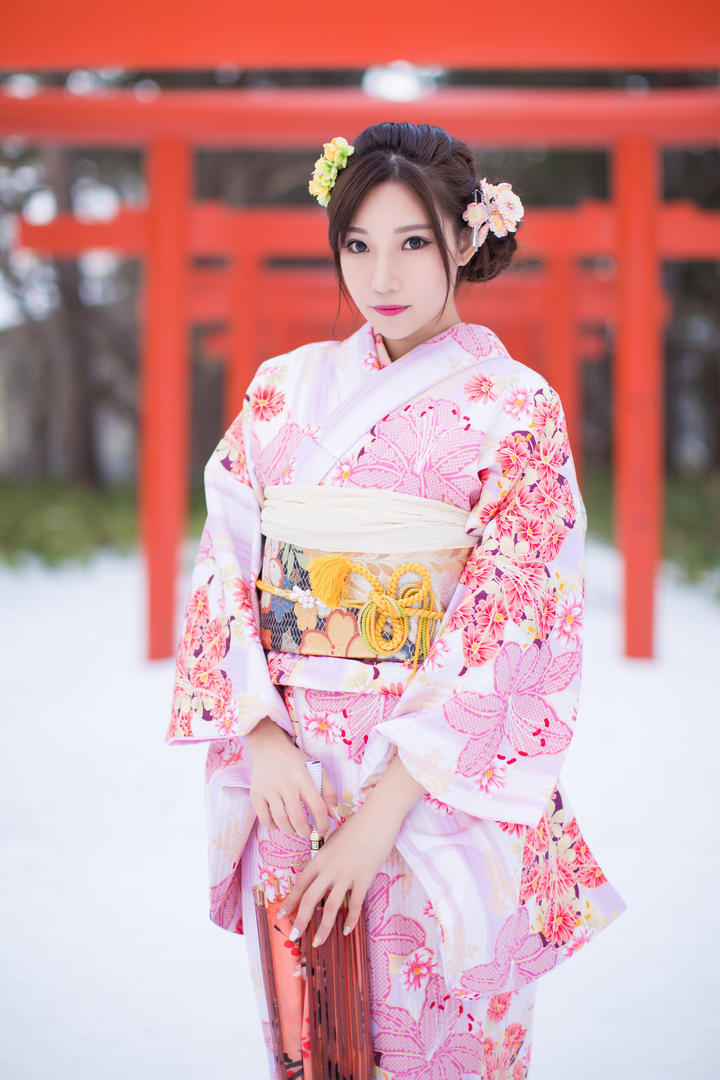 清纯的日本极品和服美女写真图片