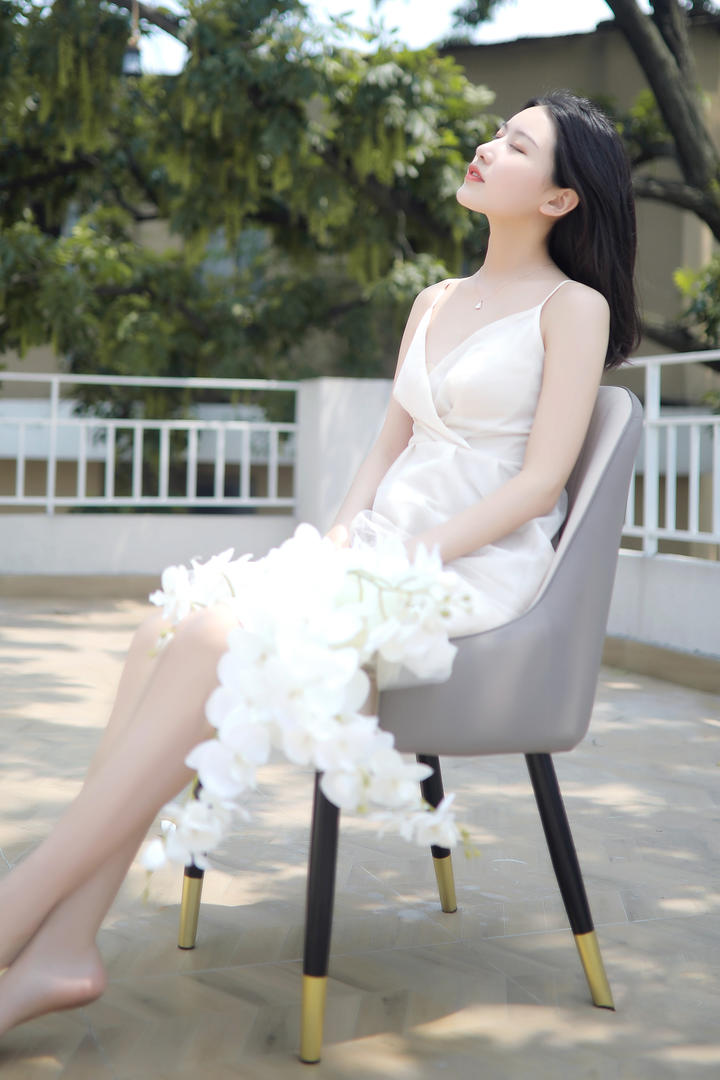 坐在椅子上的清纯美女照片白璐写真图片