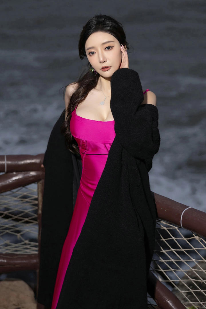 高冷性感的国产美女模特王馨瑶个人艺术照欣赏