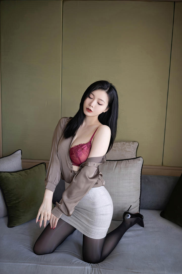 极品白嫩香肩美女嫩模安然大胆黑丝诱惑写真图片