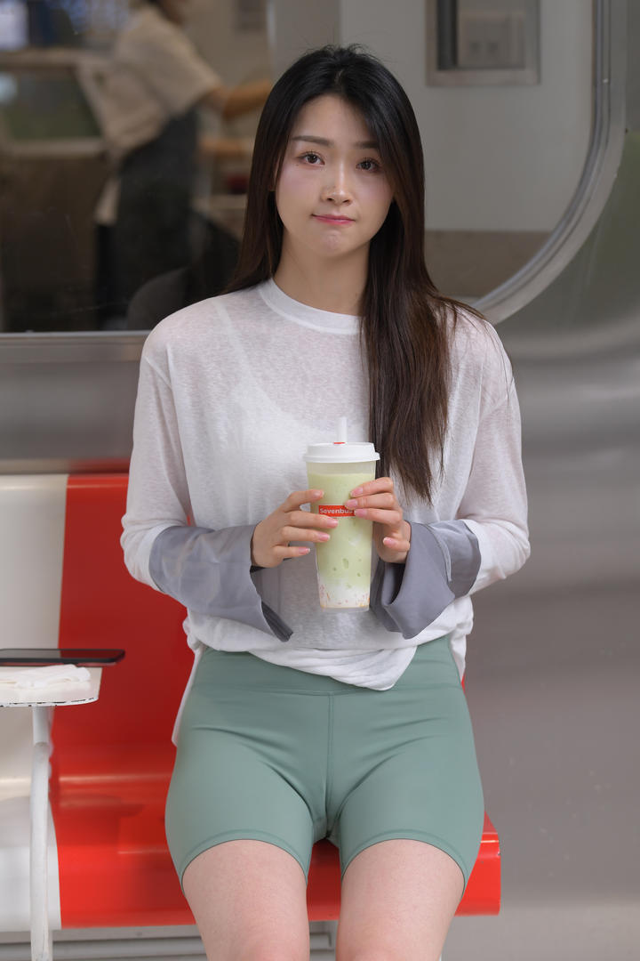 街拍可爱瑜伽美女性感紧身裤高清下载