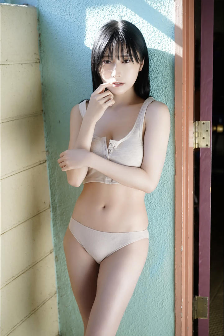 日本清纯少女内衣照女性人体写真图片