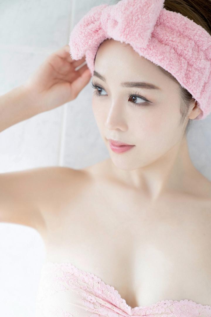 高清亚洲天然美女性感写真集下载