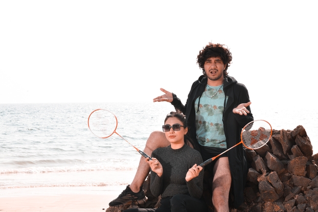 欧美海滩情侣写真图片