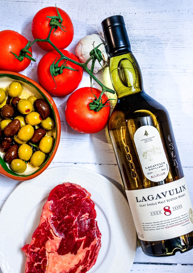 威士忌酒牛肉番茄食物图片