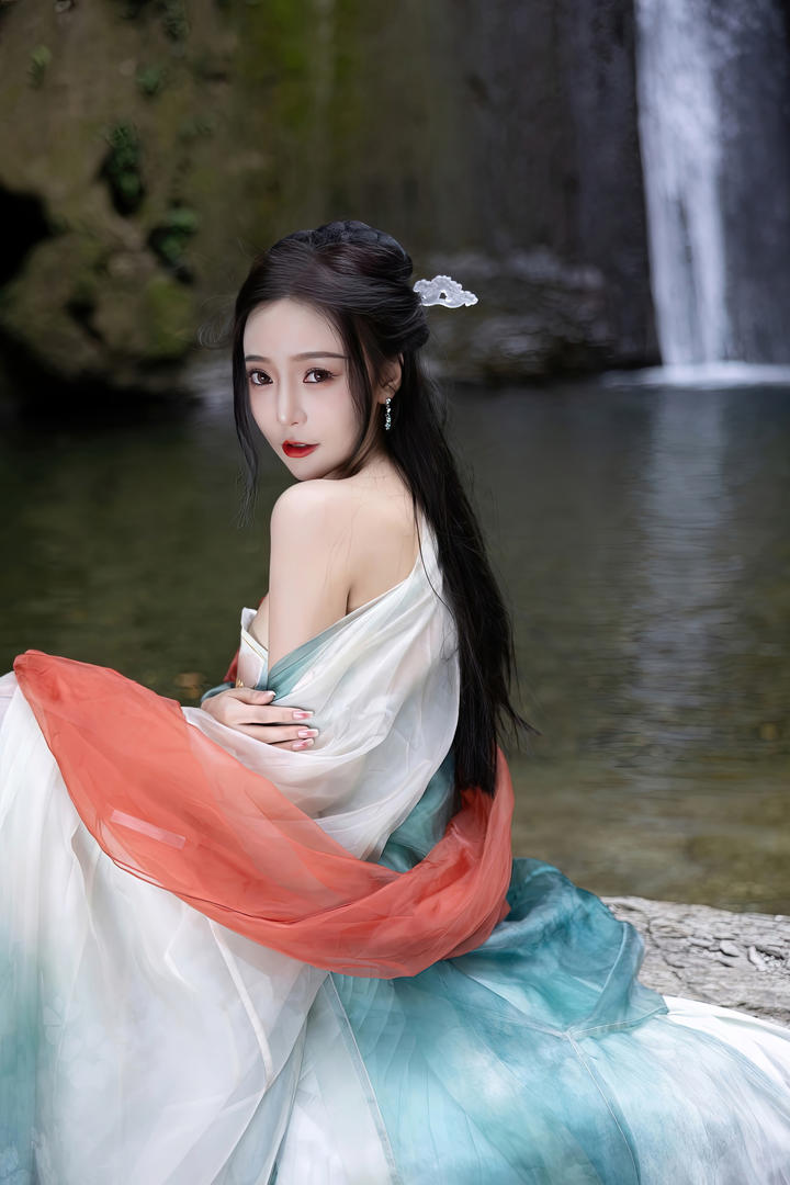 女神级古装美女模特王馨瑶艺术写真图片
