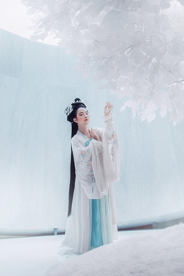 仙气飘飘的唯美古装美女图片