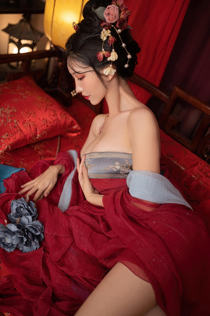 性感大胸古装美女人体艺术照片