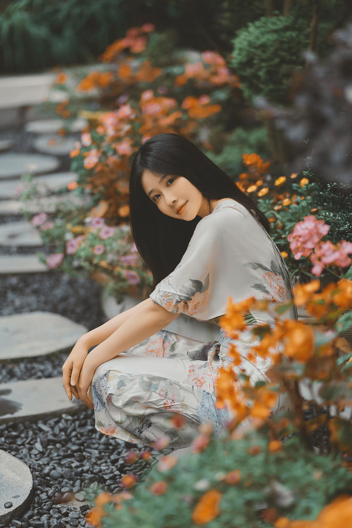 长发旗袍美女798艺术摄影写真图片