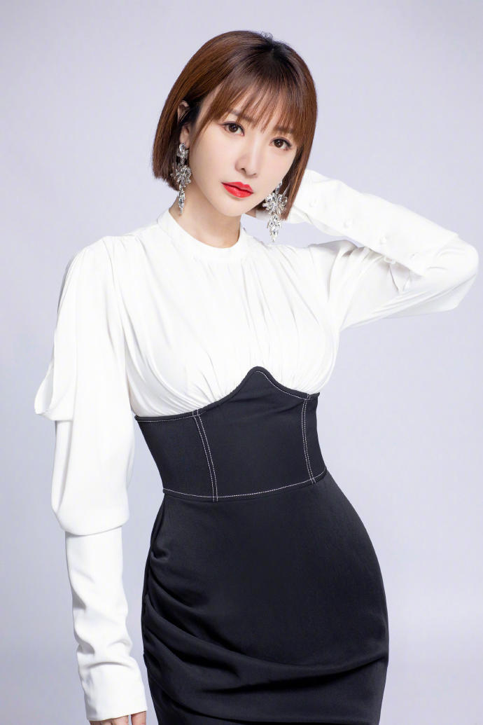 好看的美女明星柳岩写真图片