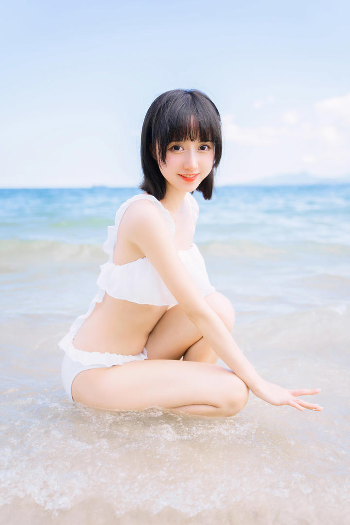 白嫩肌肤泳装美女写真图片大全