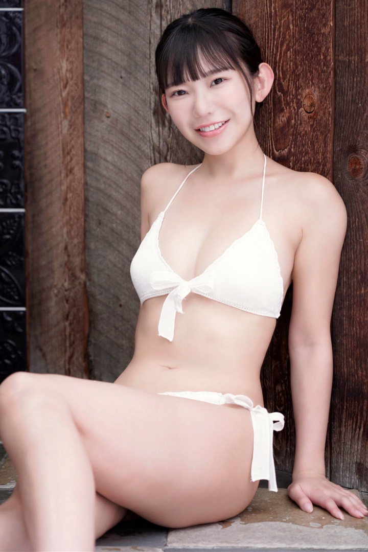 日本年轻的比基尼美女女裸身图片大全