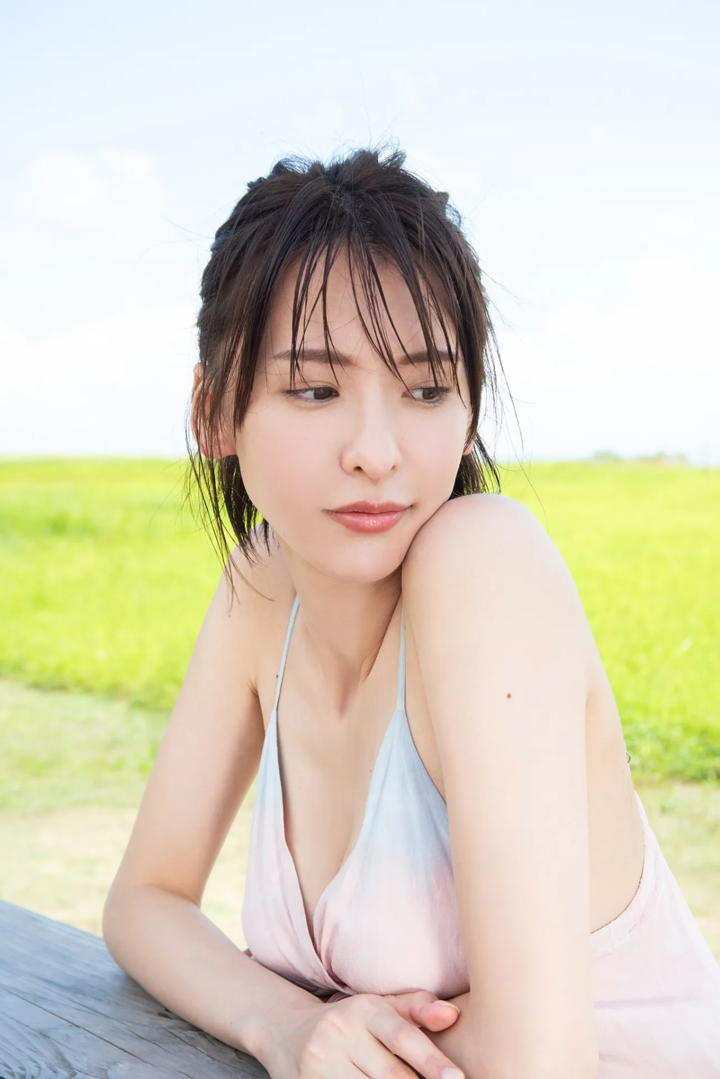 清纯性感女神户外写真