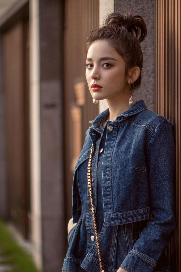 女星古力娜扎时尚写真