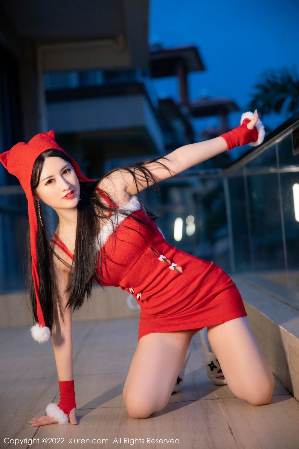 秀人网美女模特陈诗诗kiki红色上衣惹火身段新年气氛套图