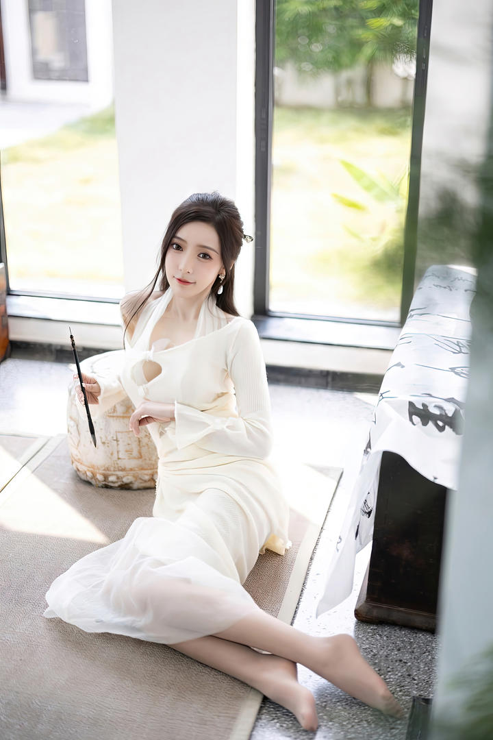 练书法的气质美女模特王馨瑶高清写真图片