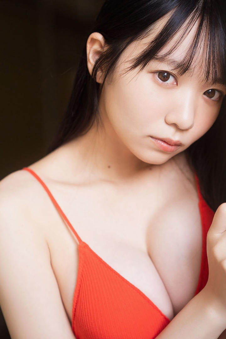 白嫩大胸少女中文无码精品欧美日韩AV特写图片