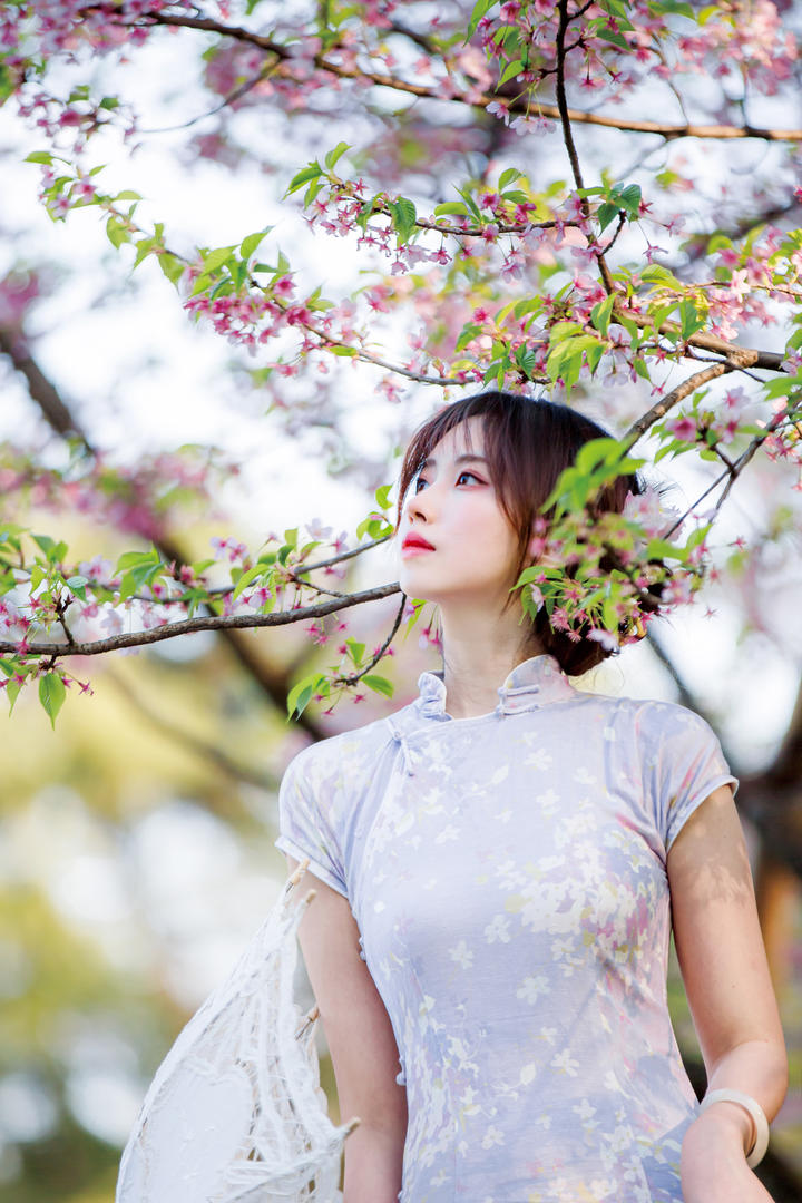 清纯可人的古典东方美人户外高清写真图片