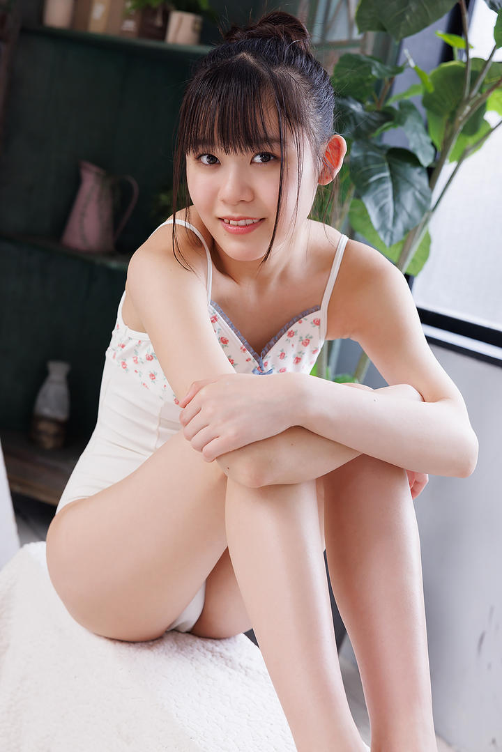 坐姿不雅的亚洲美女私房照图片大全
