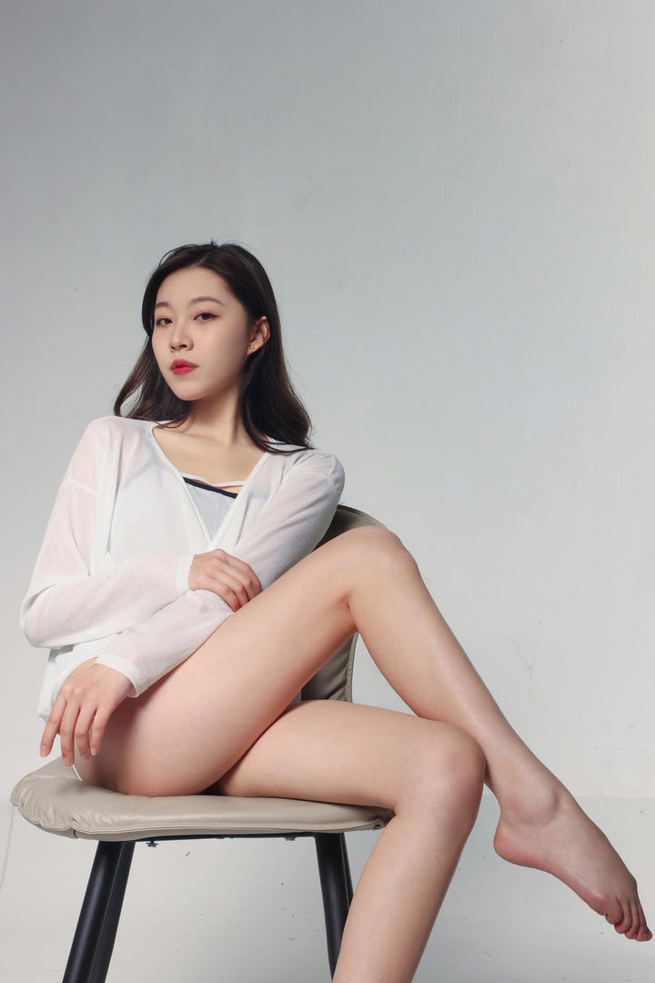 国内纯欲天花板美女瑜伽老师人体艺术写真图片