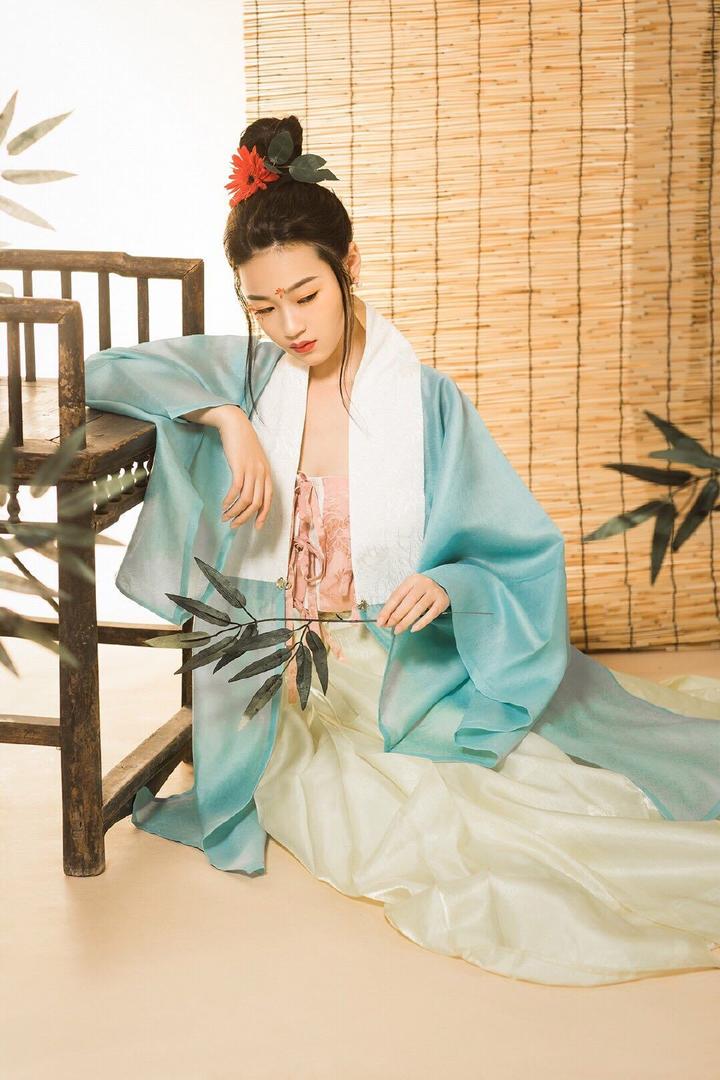 古装美女图片人物伤感古风美女壁纸