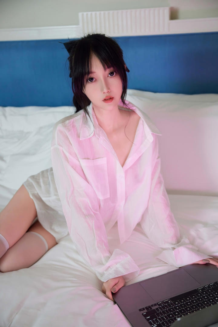 性感白衬衣女友的私密生活照片
