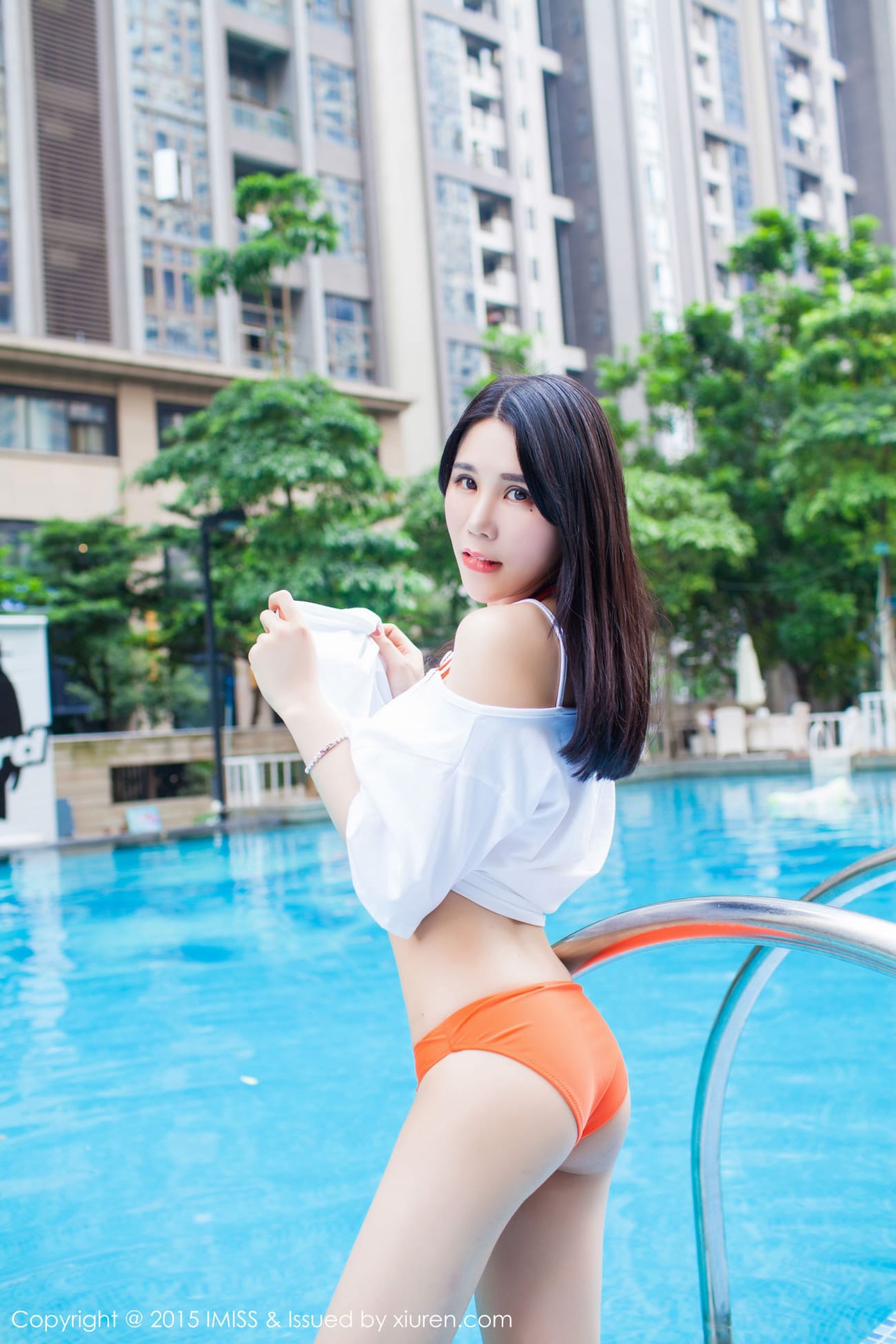 IMiss爱蜜社美女模特南湘Baby多套服饰泳池场景性感写真