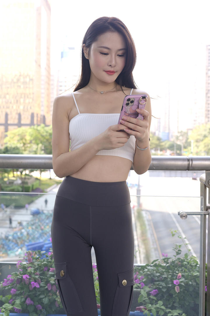 久久亚洲街拍紧身裤美女图片