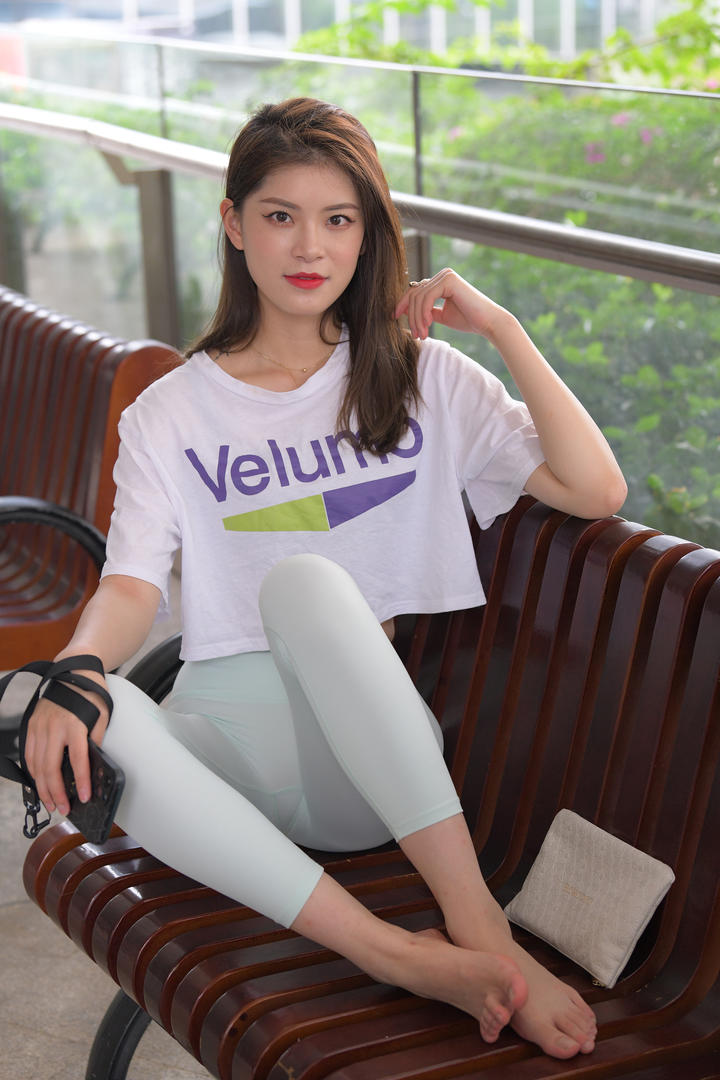 街拍瑜伽美女清纯图片高清免费下载