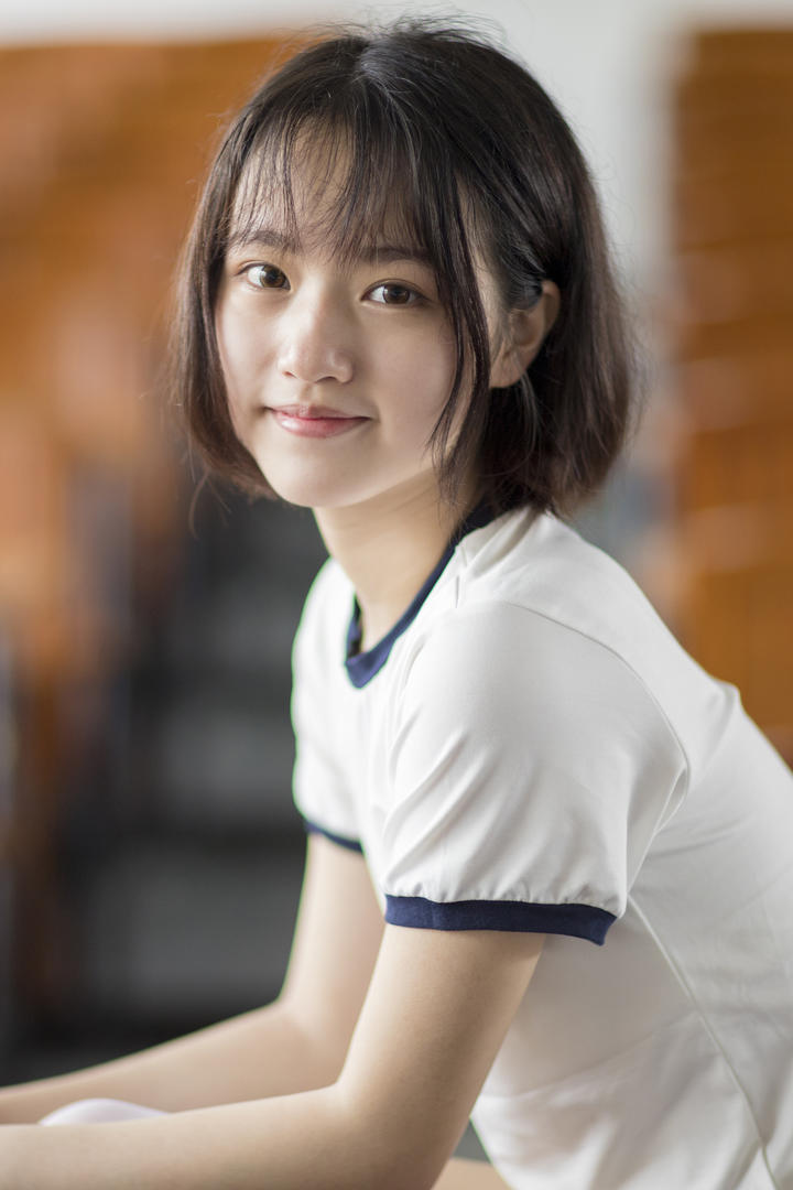 清纯短发发型女学生图片