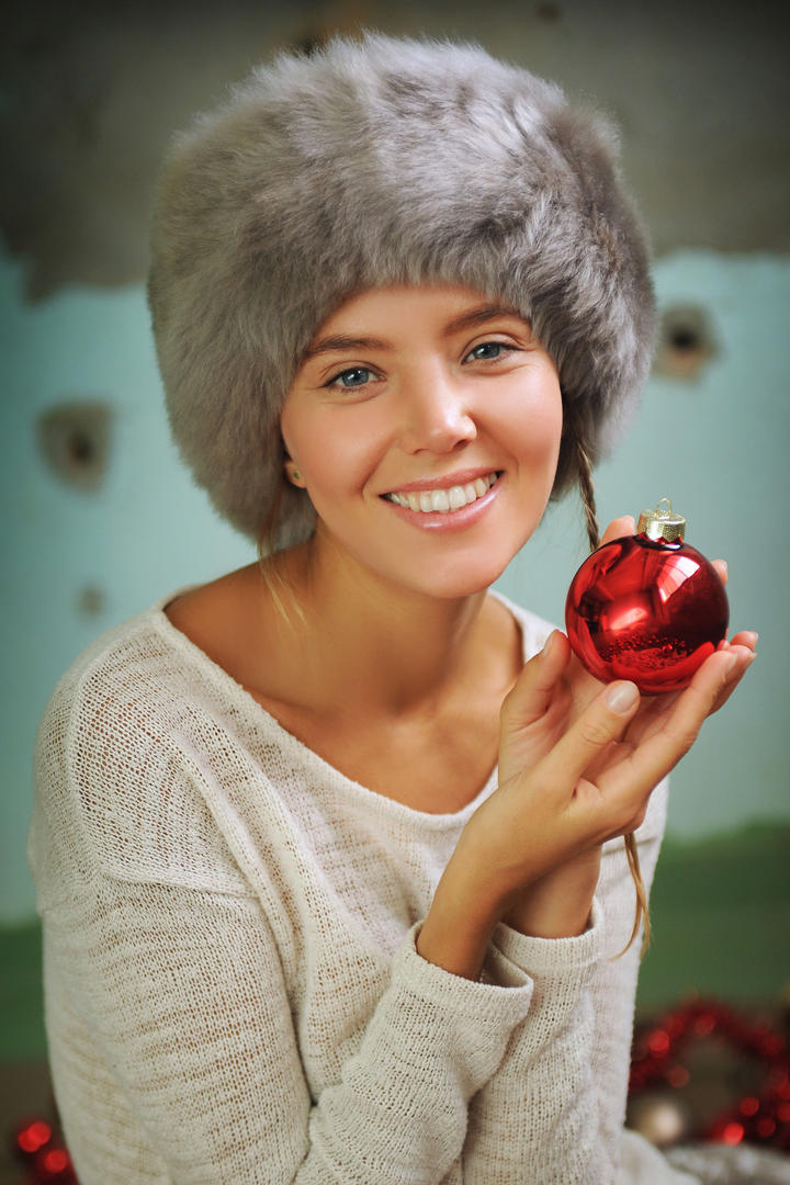 戴着貂皮帽的欧美人体艺术摄影图片